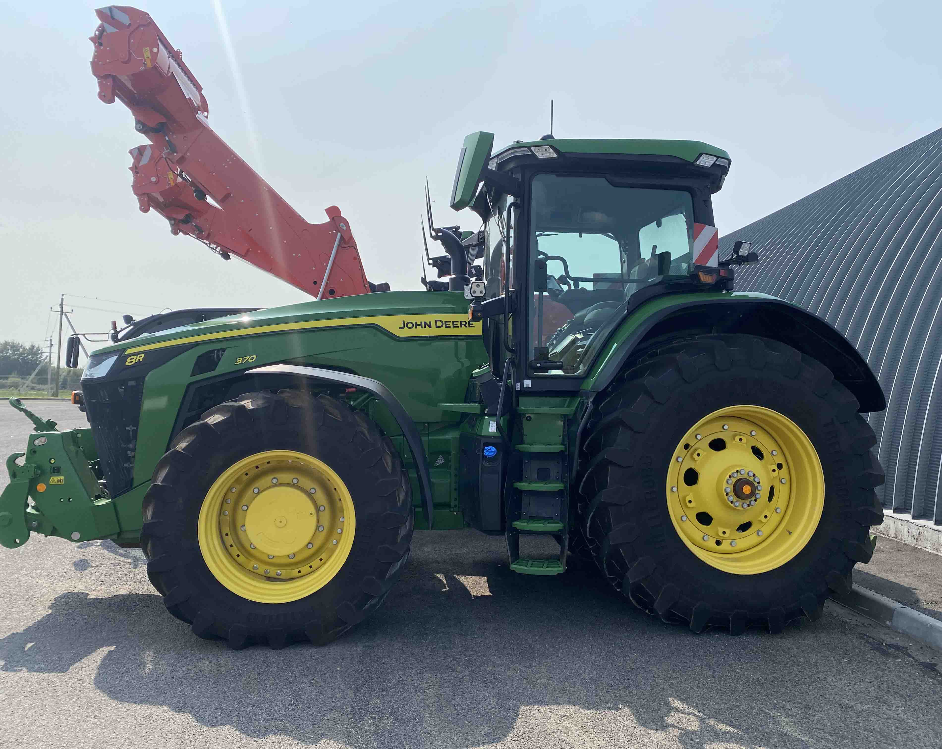 Трактор John Deere 8R370