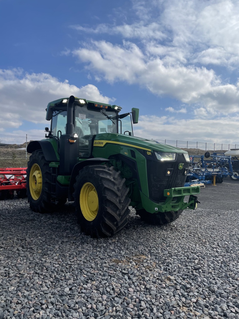John_Deere_8R_2021_4.jpg