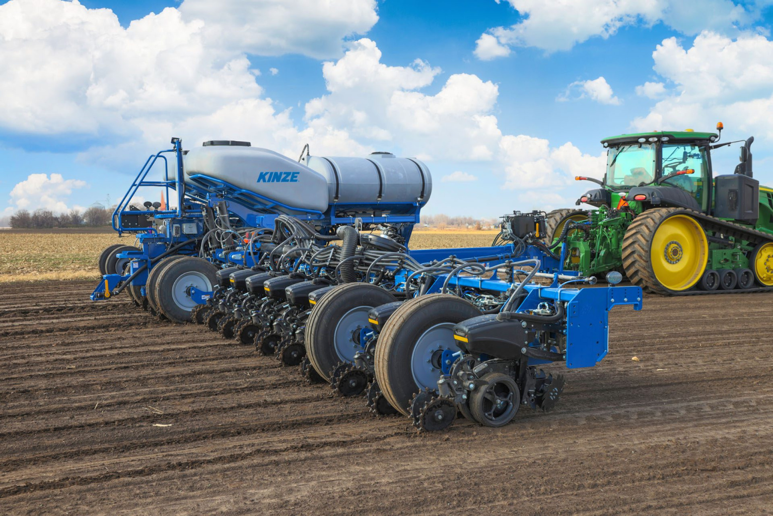 24_PL_5900_Bulk_Field_Pltg_JD_HighRes_06_BckRght_1920x1280.jpg 24_PL_5900_Bulk_Field_Pltg_JD_HighRes_06_BckRght_1920x1280.jpg